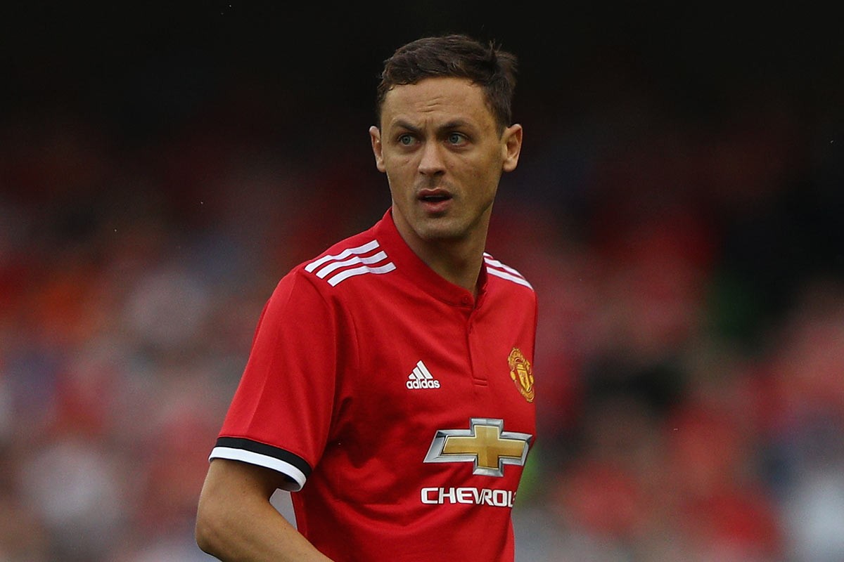 洛里则以其 洛里则以其